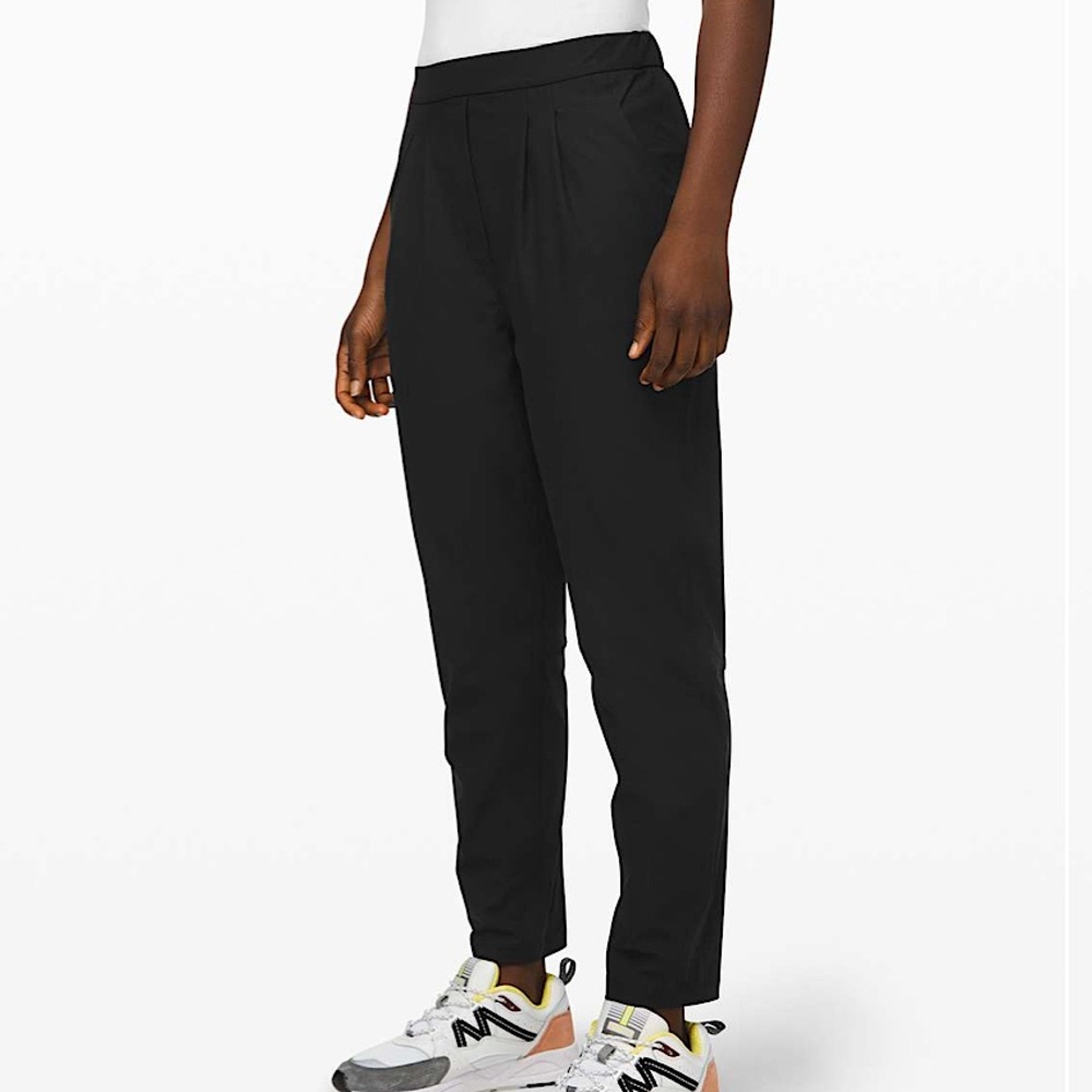Lululemon Essential High-Rise Pleated Trouser in Black size 4